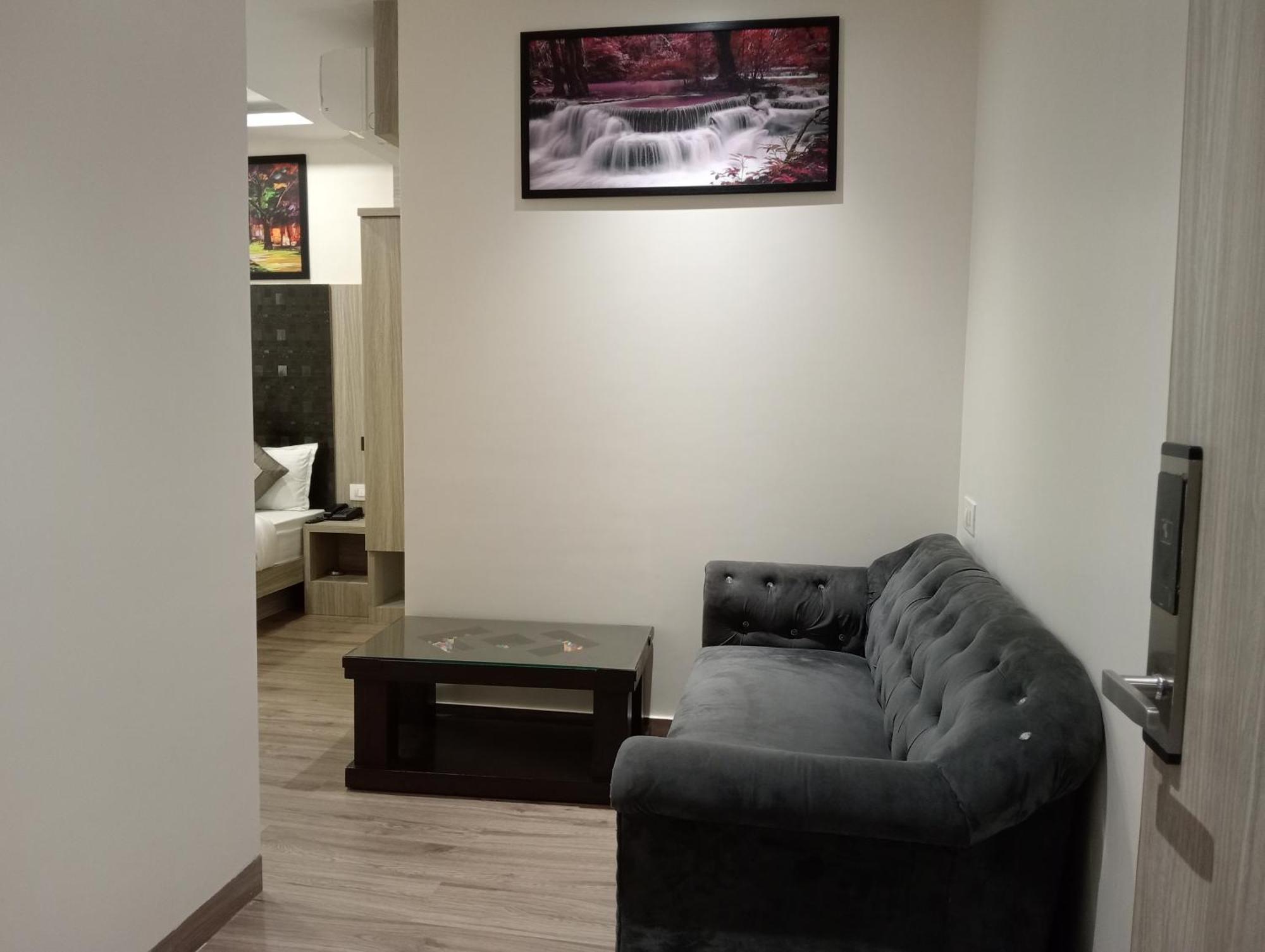 Hotel Arts International Mumbai Dış mekan fotoğraf