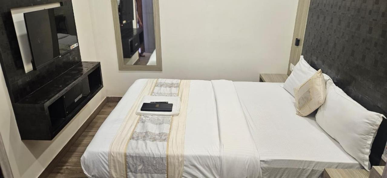 Hotel Arts International Mumbai Dış mekan fotoğraf